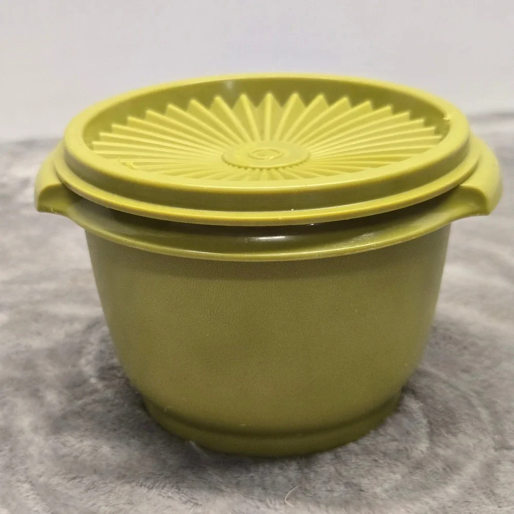 Vintage Tupperware Avocado Green Servalier Bowl with Sunburst Lid 812-42 USA